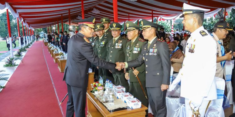 Upacara Penurunan Bendera Merah Putih Warnai Puncak Peringatan HUT ke-80 Kemerdekaan RI di Lapangan Pancasila