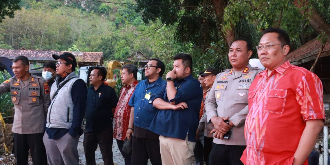 Kapolres Blora Pimpin Mitigasi Penanganan Kebakaran Sumur Minyak di Bogorejo