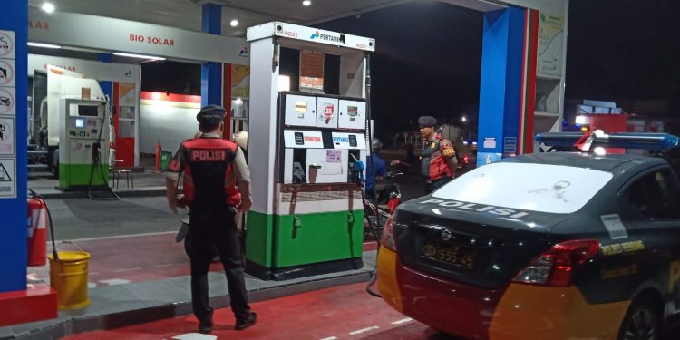 Satsamapta Polres Rembang Lakukan Patroli di SPBU Untuk Cegah Aksi Premanisme