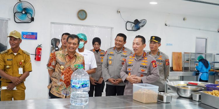 Tinjau SPPG Pabelan Semarang, Kapolri Tegaskan Kualitas Gizi dan Kebersihan Jadi Standar Utama SPPG Polri