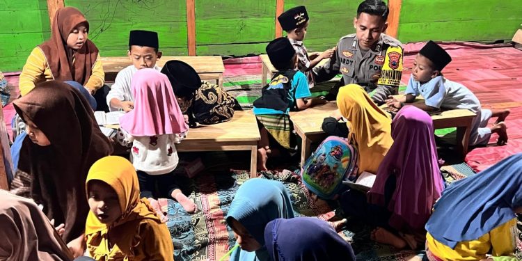 Brigadir Ardy Teguh Hadirkan Polisi Humanis di Tengah Santri Kecil