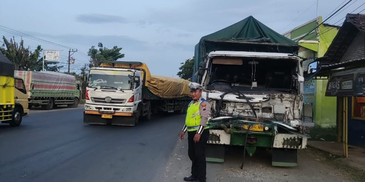 Dua Truk Terlibat Kecelakaan di Jalan Juwana – Batangan, Kerugian Capai Rp 15 Juta
