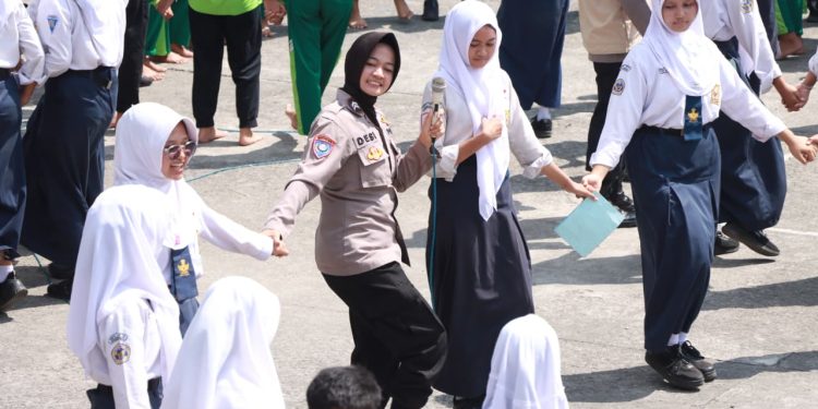 Polres Grobogan Berikan Trauma Healing pada Pelajar SMP N 1 Geyer Pasca Dugaan Kasus Bullying