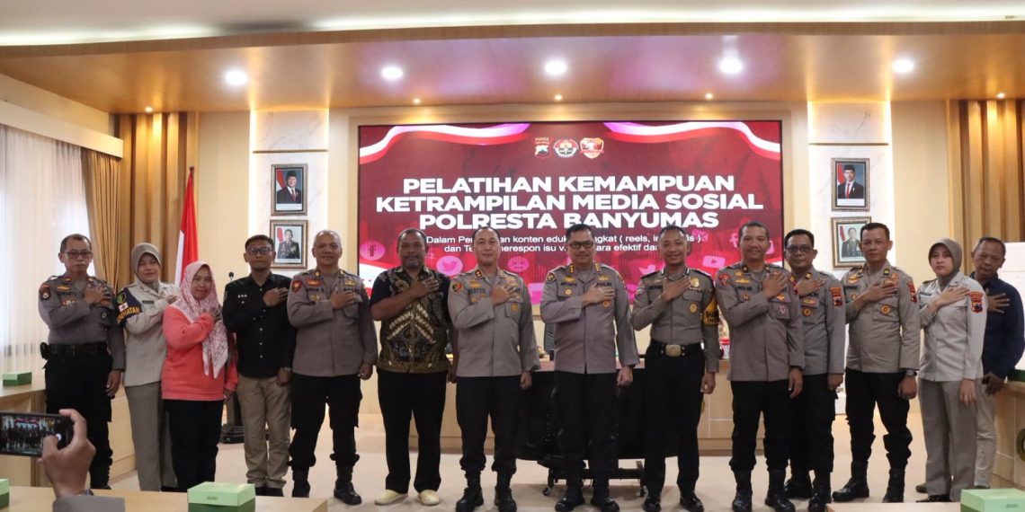 Kabid Humas Polda Jateng Dengan Pak Bhabin Dan Tarmin Ngaklak, Latih Personel Polresta Banyumas Ciptakan Konten Edukatif