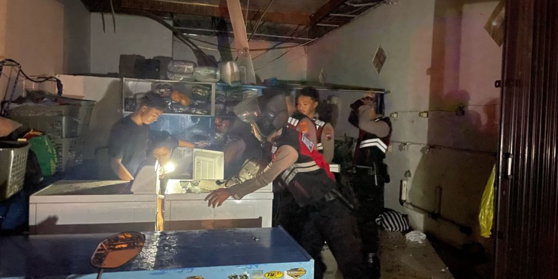 Polres Klaten Bergerak Cepat Bantu Warga Terdampak Angin Kencang