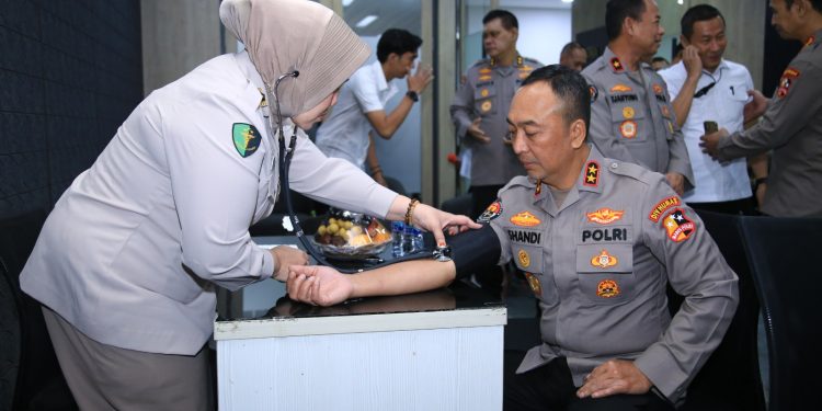 Humas Polri Gelar Donor Darah Serentak, Terkumpul 16.619 Kantong dalam Rangka Hari Jadi ke-74