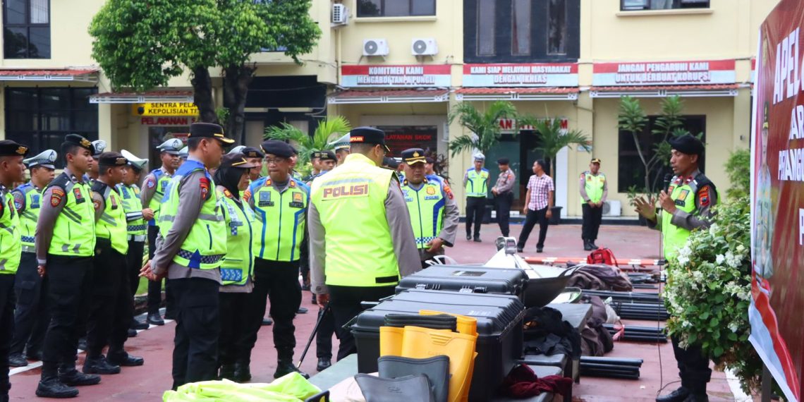 Polres Brebes Gelar Apel Sarana Prasarana Penanggulangan Bencana Alam Jelang Musim Hujan