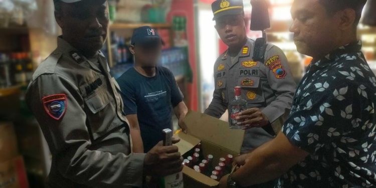 Kapolsek Tayu pimpin langsung Ops Pekat dengan sasaran Miras dalam rangka cipta kondisi menjelang Rapat Paripurna Pansus Hak Angket