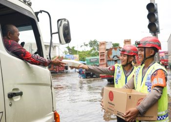 Brimob Polda Jateng Dirikan Posko Tanggap Darurat di Genuk, Tiap Hari Siapkan Ribuan Porsi Makanan Siap Saji