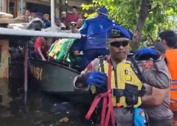 Tim Sar Ditpolairud Polda Jateng Bantu Pemakaman Almarhumah Kaslimah