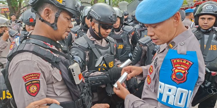 Bidpropam Polda Jateng Pastikan Personel Pengamanan Sidang Paripurna Hak Angket DPRD Pati Bebas Senpi dan Laksanakan Tugas Secara Humanis