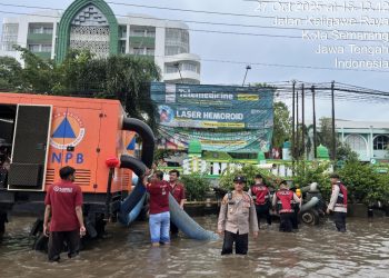 Hari ke-6 Kaligawe Masih Digenangi Banjir, Polrestabes Semarang dan Polda Jateng Terus Bantu Warga