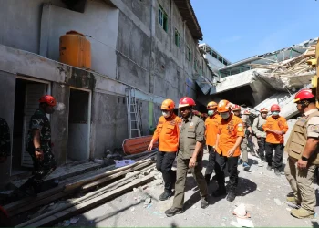 Robohnya Gedung Ponpes Al Khoziny Sidoarjo Jatim, BNPB: SAR Masih Cari 91 Santri