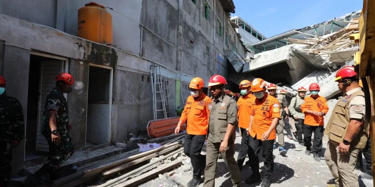 Robohnya Gedung Ponpes Al Khoziny Sidoarjo Jatim, BNPB: SAR Masih Cari 91 Santri
