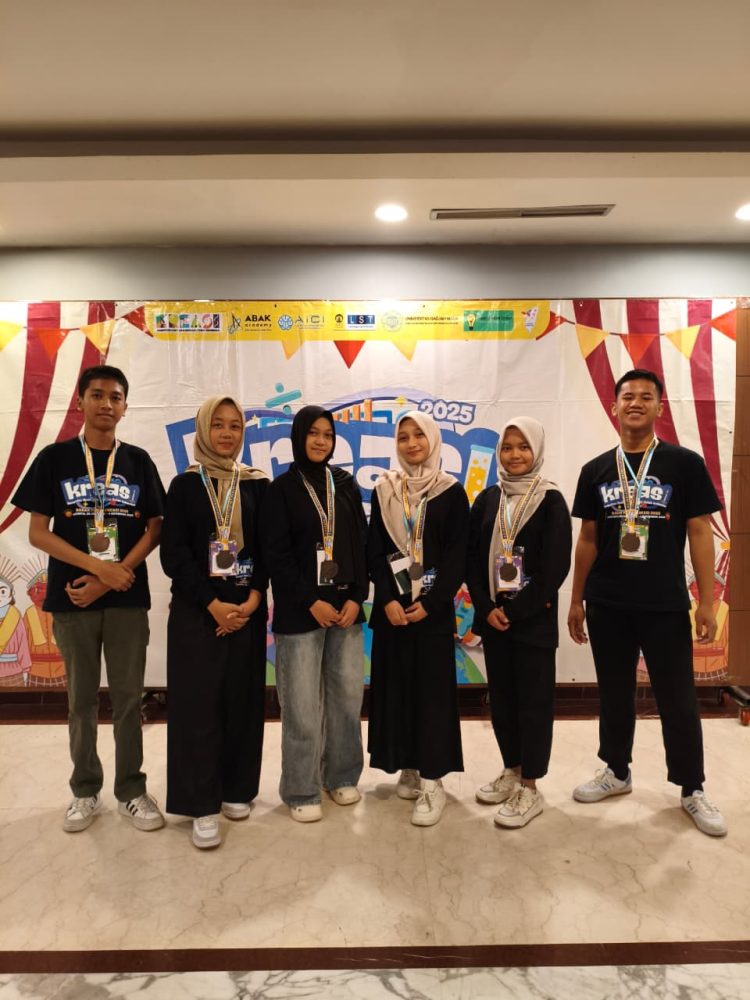 Tim Riset MTsN 1 Pati Torehkan Prestasi di KREASI 2025, Raih Dua Medali Perunggu dan Satu Honorable Mention