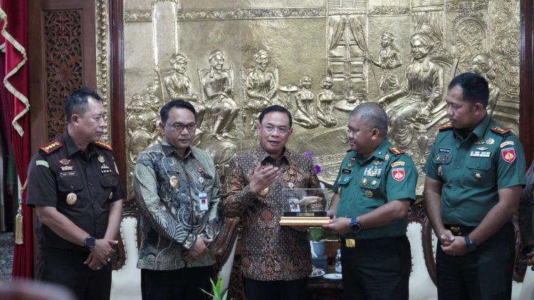 Plakat Bandeng untuk Danrem, Simbol Penguatan Sinergi Pati–Makutarama
