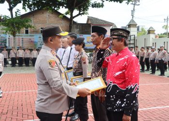 Polres Wonogiri Berikan Penghargaan untuk Anggota dan Warga Berprestasi, Dorong Semangat Pelayanan dan Pengabdian