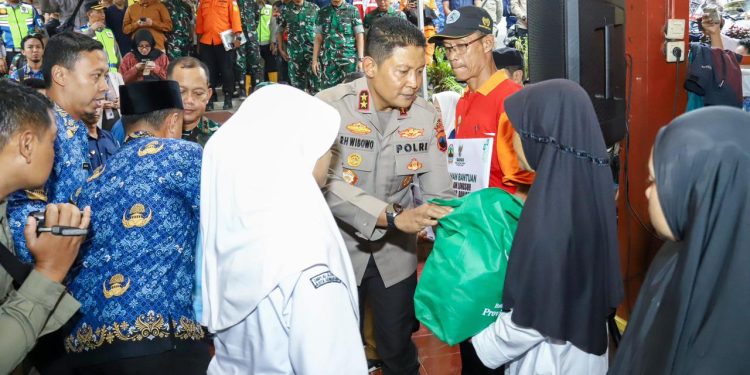 Kapolda Jateng Tinjau Lokasi Pengungsian Longsor Banjarnegara, Pastikan Kesiapan Anggota Tangani Bencana