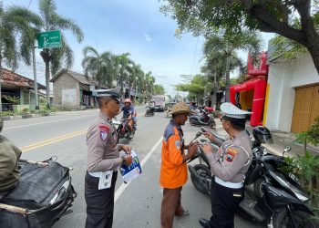 Binluh Juru Parkir Di Jalan Kartini, Satlantas Polres Rembang Dukung Kelancaran Ops Zebra Candi 2025