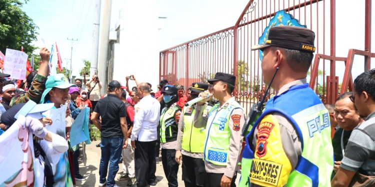 Polres Brebes Amankan Aksi Unjuk Rasa Buruh, Pastikan Situasi Tetap Kondusif