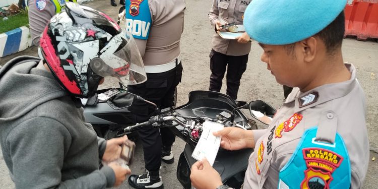Satlantas Polres Rembang Jalani Gaktiblin, Propam Pastikan Kesiapan Personel Dakam Operasi Zebra Candi 2025