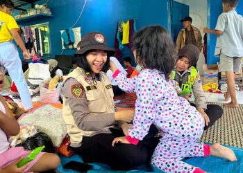 Tim Trauma Healing Pulihkan Tawa Anak-Anak di Pengungsian di Cilacap dan Banjarnegara