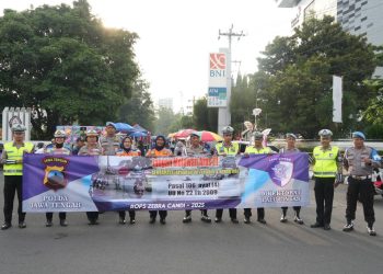 Petugas Gabungan Gelar Sosialisasi Operasi Zebra Candi 2025 di Area Car Free Day Simpang Lima Semarang
