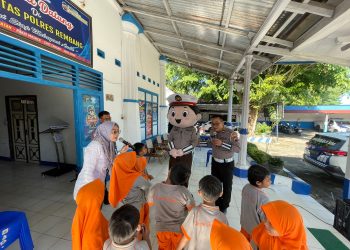 Satlantas Polres Rembang Tanamkan Budaya Tertib Lalu Lintas Sejak Dini Melalui Polsanak TK Al Furqon
