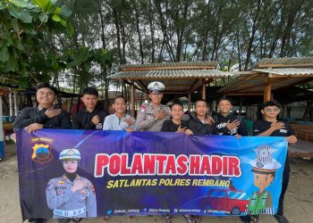 Satlantas Polres Rembang Gelar Sosialisasi Keselamatan Berlalu Lintas di Pantai Wates