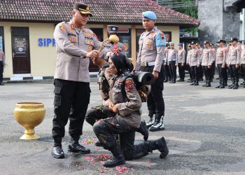 Kapolres Rembang Pimpin Upacara Penutupan Tradisi Pembaretan Bintara Remaja Polres Rembang Tahun 2025