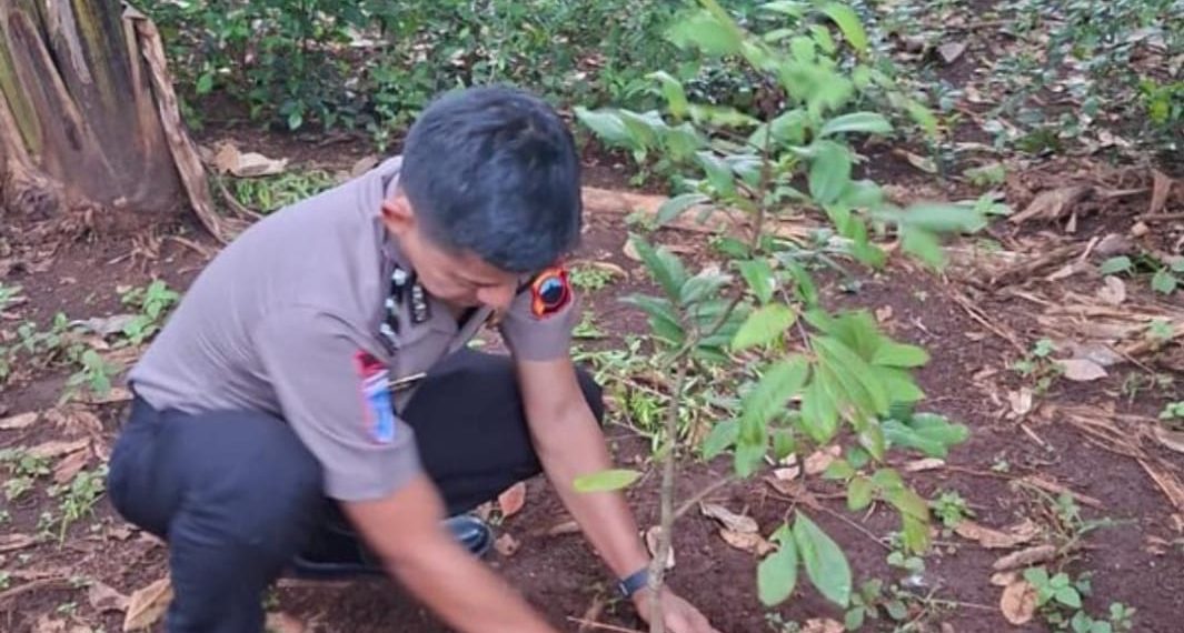 Lestarikan Lingkungan, Kapolda Jateng Ajak Anggota Naik Pangkat Tanam 13 Ribu Pohon