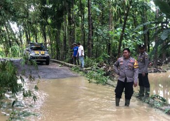 Di Guyur Hujan Terus Menerus, Polsek Kaliori Monitoring Debit Air, Situasi di Desa Maguan Berangsur Normal