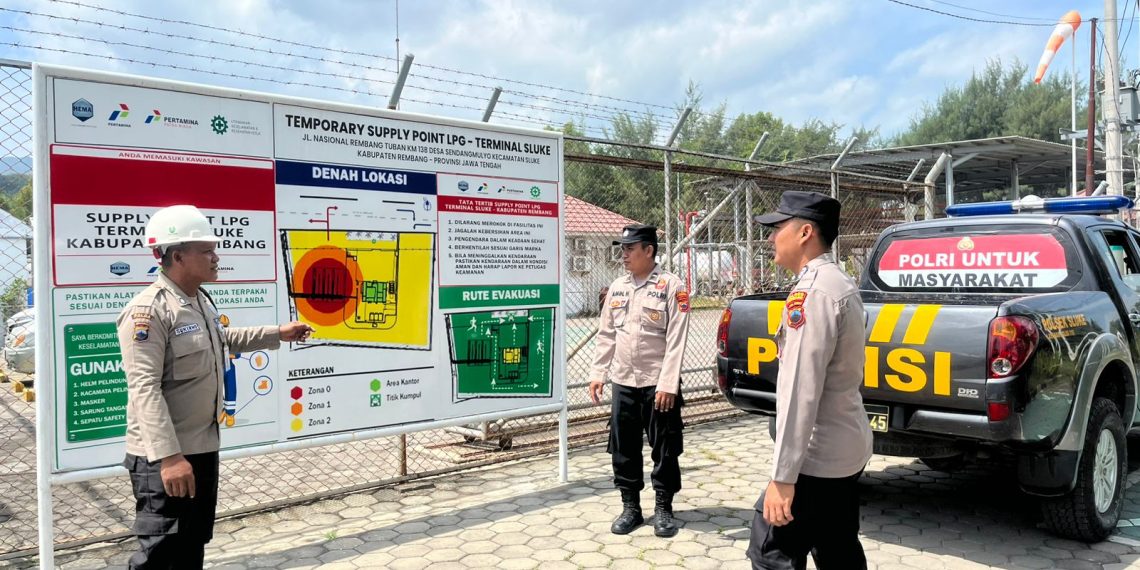 Polsek Sluke Laksanakan Patroli Blue Light Siang Sambang Terminal Gas LPG, Antisipasi Kerawanan Kamtibmas di Wilayah