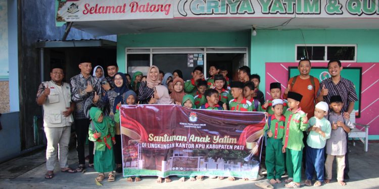 KPU Kabupaten Pati Bagikan Santunan Kepada Anak Yatim Binaan Yayasan SMS : Wujud Kepedulian Sosial