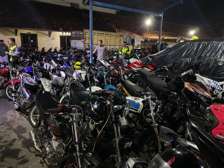 Sering Dikeluhkan Warga, Sat Lantas Polresta Pati Tindak Tegas 117 Knalpot Brong, Pelanggar Didominasi Gen Z