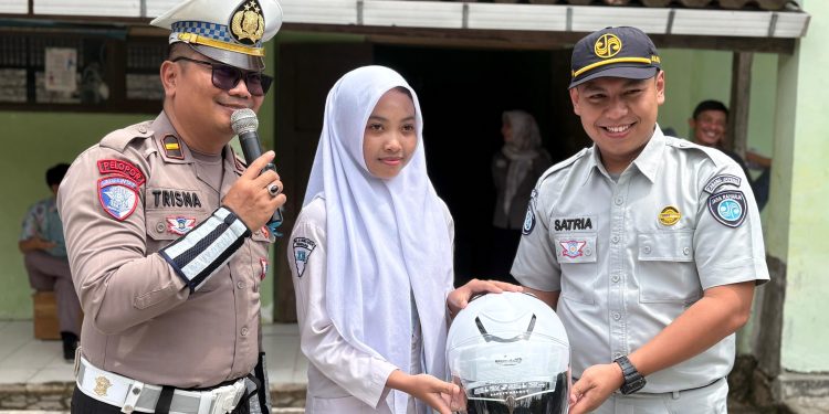 Satlantas Polres Rembang dan Jasa Raharja Gelar Sosialisasi Keselamatan Berlalu Lintas di Sekolah-sekolah