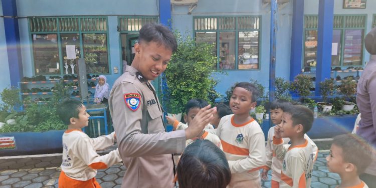 Tanamkan Disiplin Sejak Dini dan Rangkul Warga Pasar, Satgas Preemtif Polda Jateng Gencarkan Binluh Kamseltibcarlantas