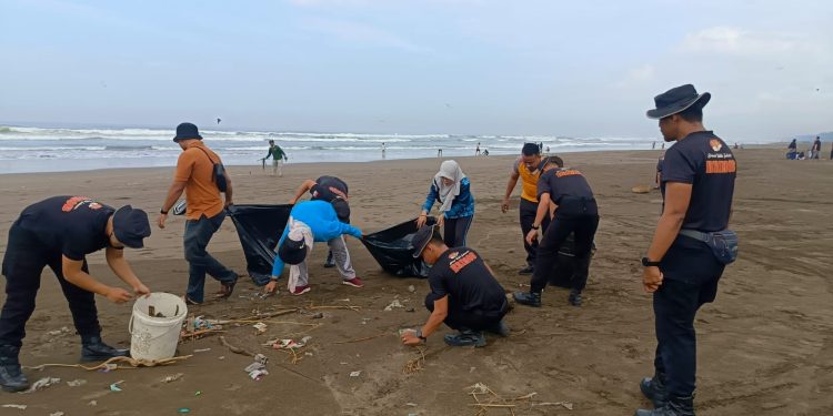 Wujudkan Indonesia ASRI, Satbrimob Polda Jateng Gelar Korve Massal Serentak di Berbagai Obyek Wisata dan Fasilitas Umum