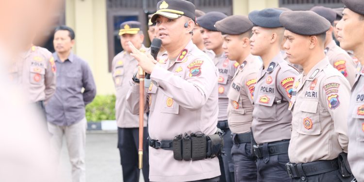 Kapolres Rembang Pimpin Apel Power On Hand, Tekankan Kewaspadaan dan Soliditas Personel