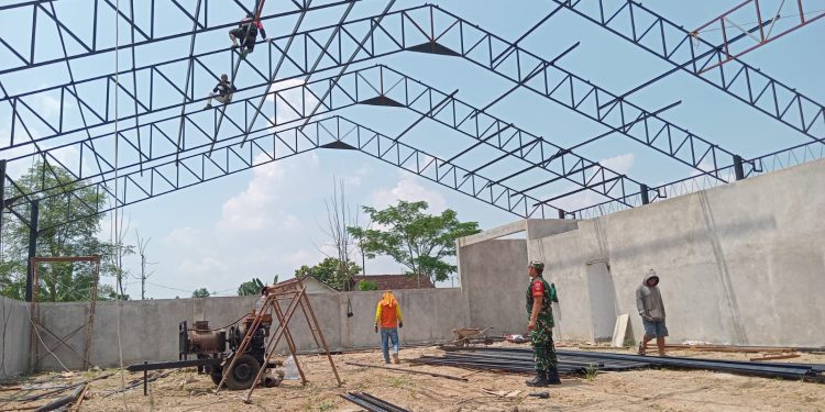 Babinsa Tambahsari Kawal Pembangunan KDKMP untuk Mendukung Ekonomi Kerakyatan