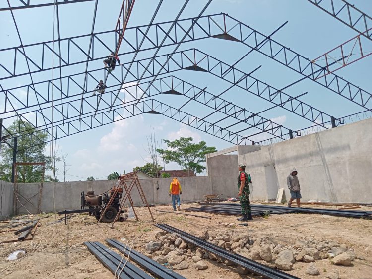 Babinsa Tambahsari Kawal Pembangunan KDKMP untuk Mendukung Ekonomi Kerakyatan