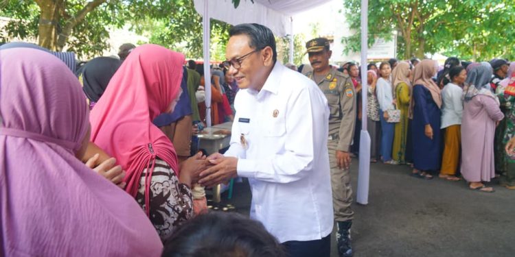 Plt Bupati : Pasar Murah Cluwak Ringankan Beban Warga
