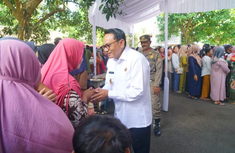 Plt Bupati : Pasar Murah Cluwak Ringankan Beban Warga