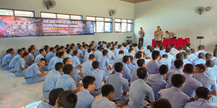 Jaring Animo Pendaftar, Polres Rembang Sosialisasikan Penerimaan Anggota Polri di SMK Negeri 2 Rembang