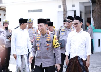 Kapolri Jalin Silaturahmi dengan Gus Baha di Ponpes LP3IA Narukan Rembang