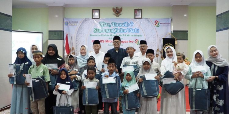 Puncak HUT Ke-23, RS Mitra Bangsa Pati Salurkan Santunan Anak Yatim