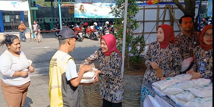HUT Ke-23 RS Mitra Bangsa Bertepatan dengan Bulan Ramadan, Salurkan Zakat Fitrah untuk Warga