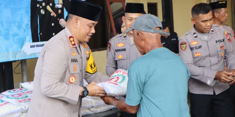 Tebar Kepedulian di Bulan Ramadan, Polres Rembang Salurkan Zakat Fitrah untuk Warga