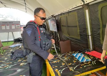 Kesiapsiagaan Brimob Jaga Keamanan, Berhasil Evakuasi Ular dari Pos Jaga di Kalikangkung