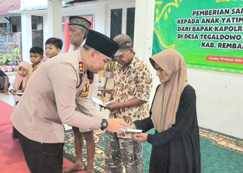Peduli Kasih, Kapolres Rembang Berikan Santunan untuk Anak Yatim dan Lansia di Desa Tegaldowo